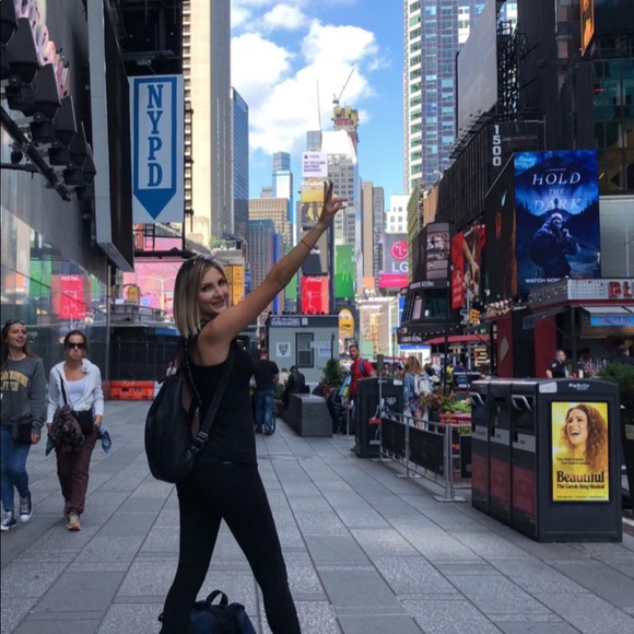 Meet your Posher, Britt - Picture 2 of 2